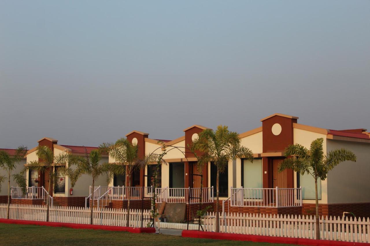 Flamingo Club And Resort Una 3 Km Away From Diu Check Post Esterno foto