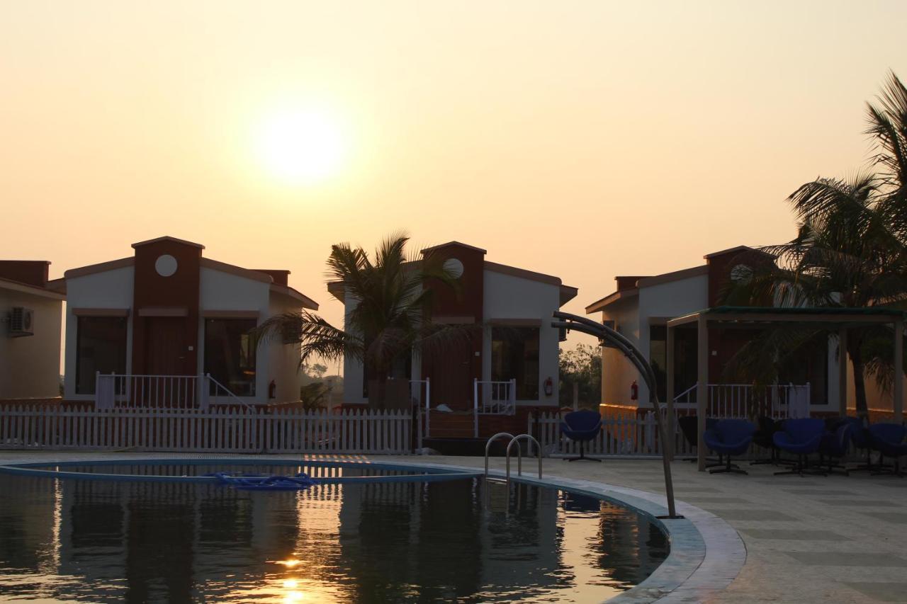 Flamingo Club And Resort Una 3 Km Away From Diu Check Post Esterno foto