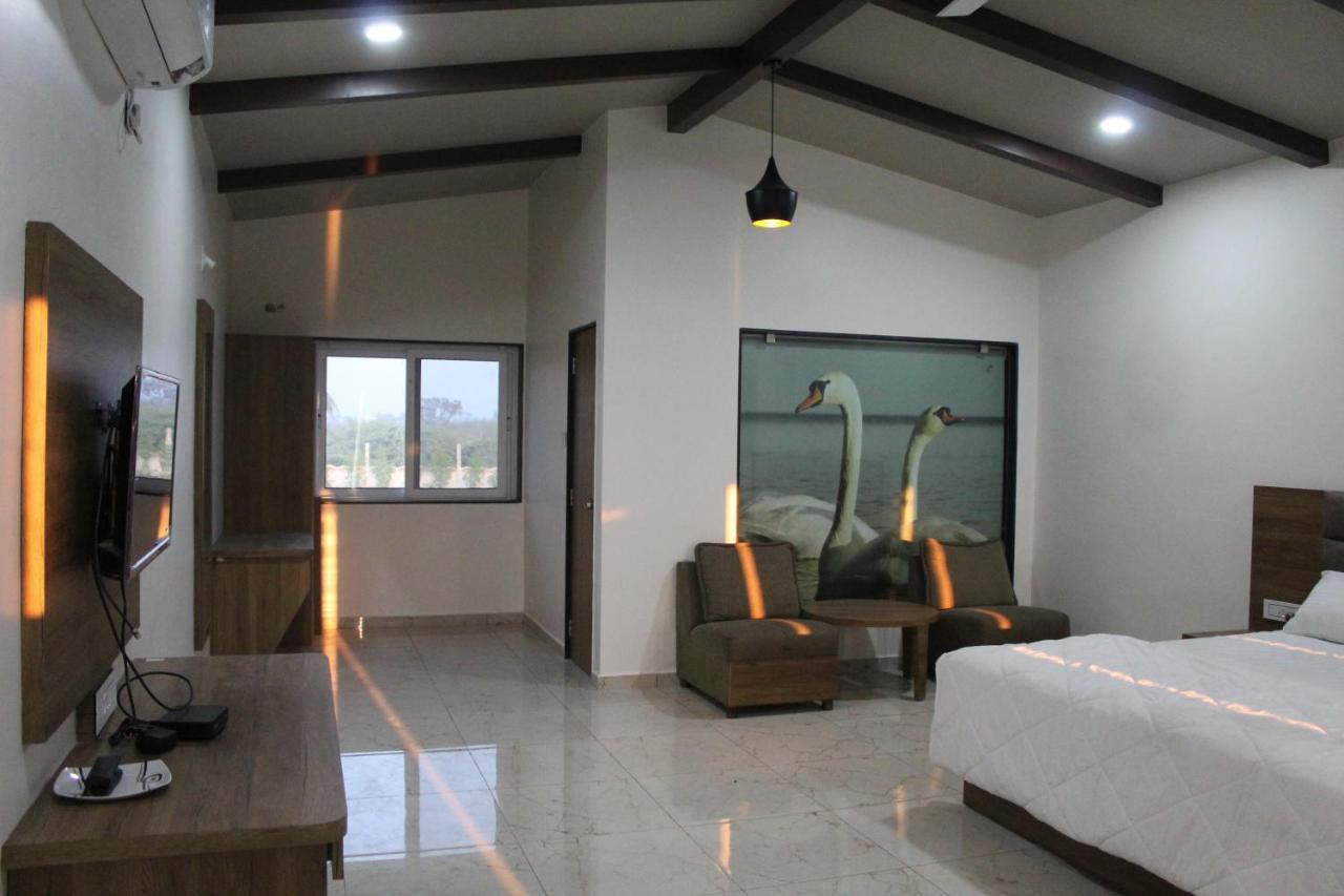 Flamingo Club And Resort Una 3 Km Away From Diu Check Post Esterno foto