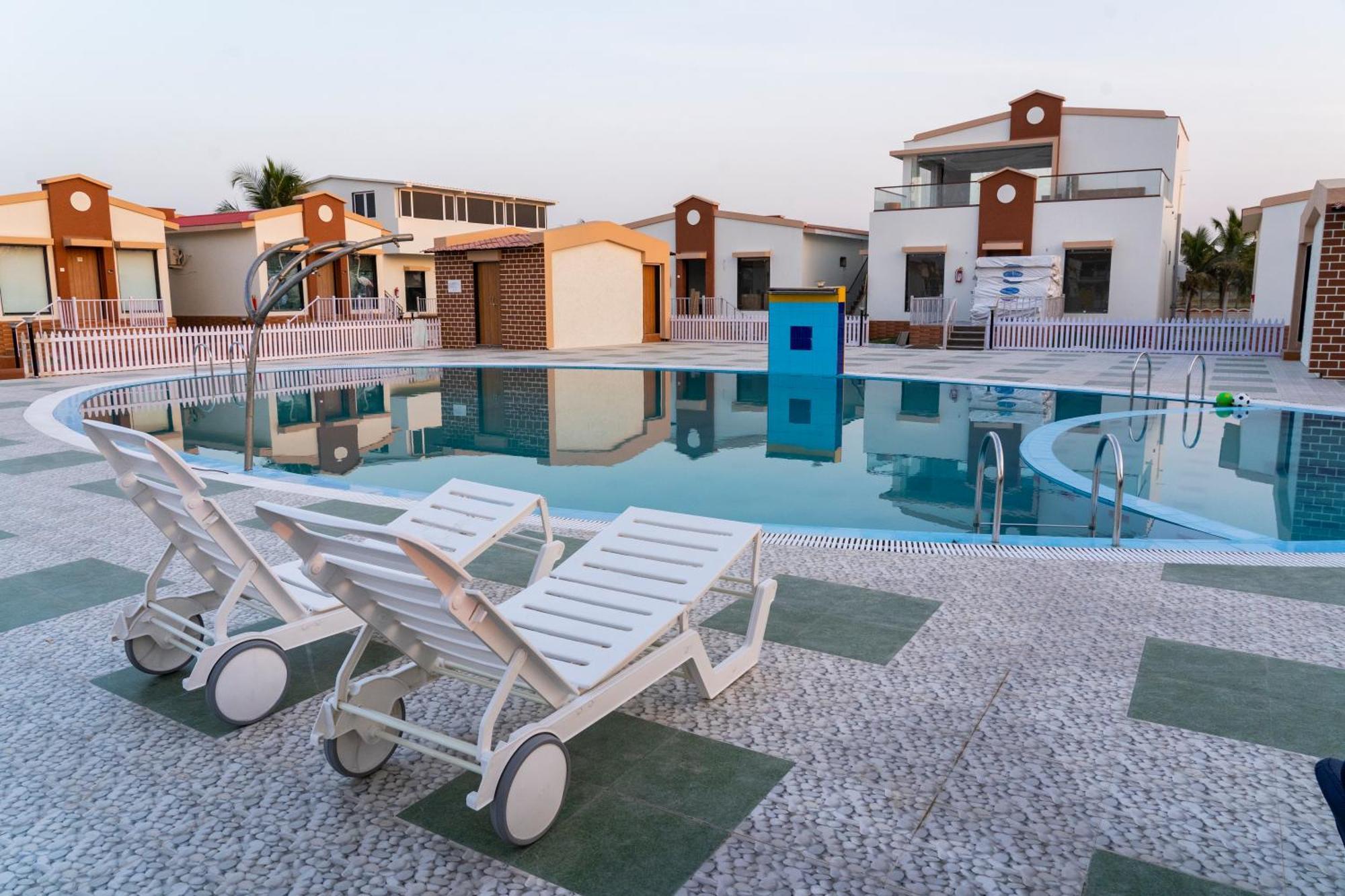 Flamingo Club And Resort Una 3 Km Away From Diu Check Post Esterno foto