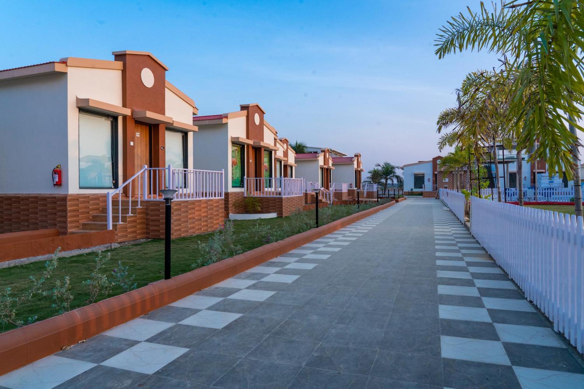 Flamingo Club And Resort Una 3 Km Away From Diu Check Post Esterno foto