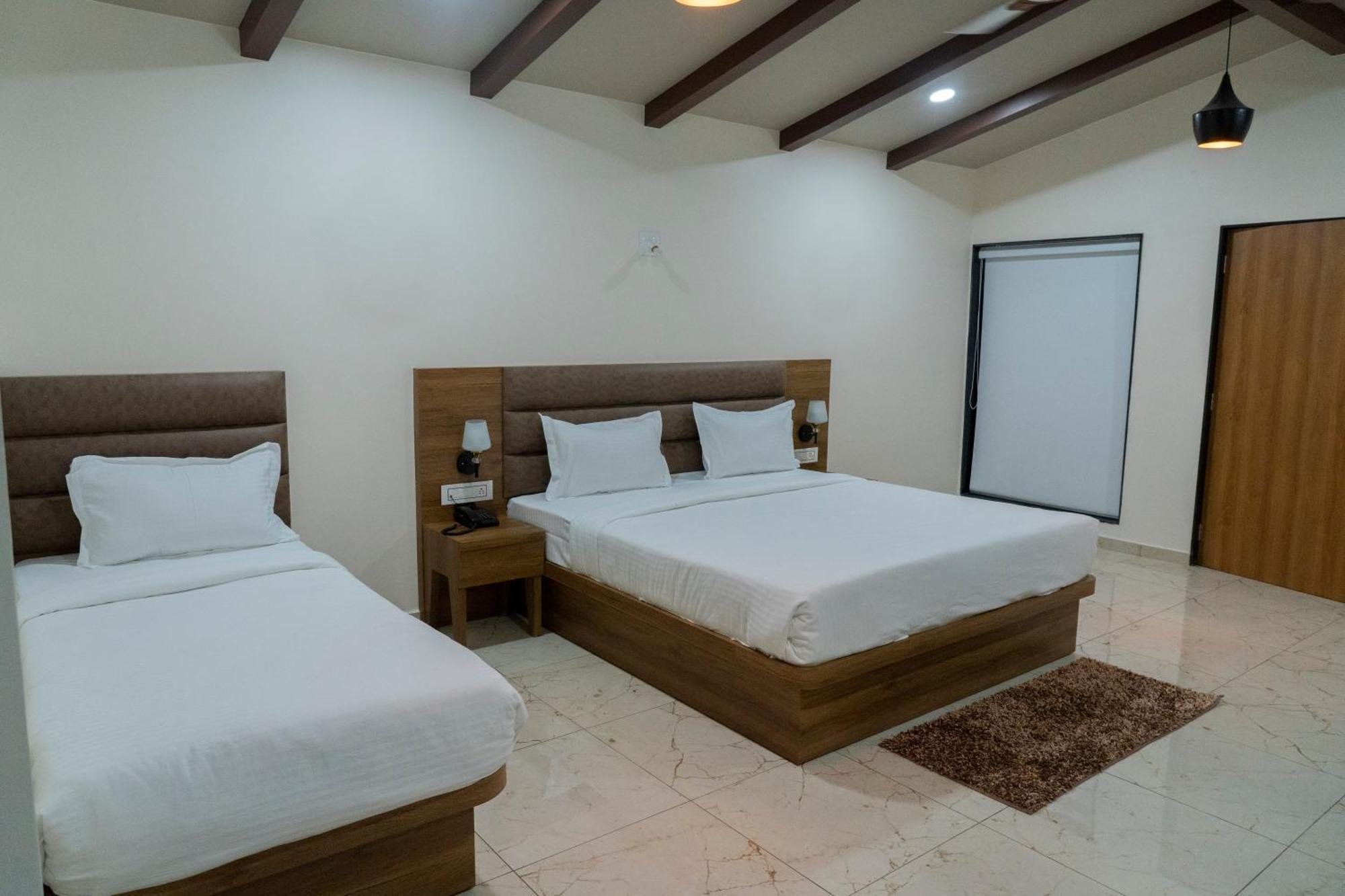 Flamingo Club And Resort Una 3 Km Away From Diu Check Post Esterno foto
